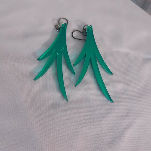 Ladies Christmas Tree Designed Pierced Earrings - Picture 4 of 4